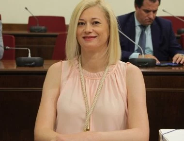 «Ε ντε λα μαγκέν ντε Βοτανίκ» -Το βαρύ ζεϊμπέκικο της Ραχήλ Μακρή αφιερωμένο στους Ελληνες [βίντεο]